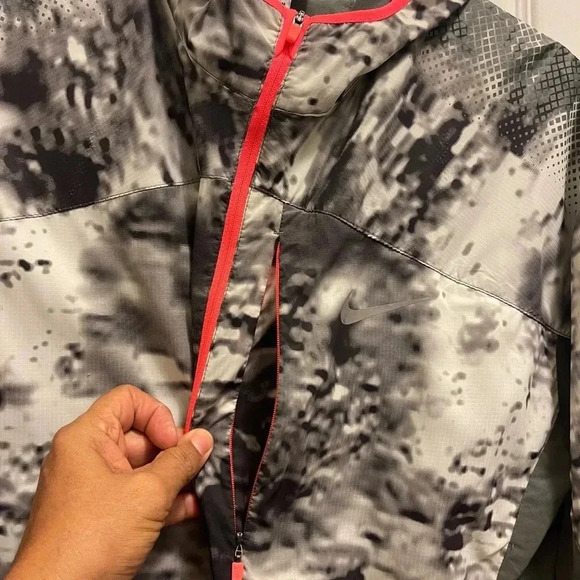WOMEN S NIKE PRINTED TRAIL KIGER PACKABLE RUNNING ATHLETIC JACKET - Picture 6 of 12